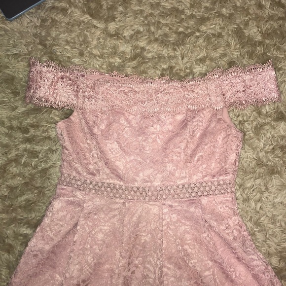 Lace dress - Picture 2 of 3